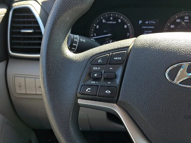 Used 2019 White Hyundai SE image 21