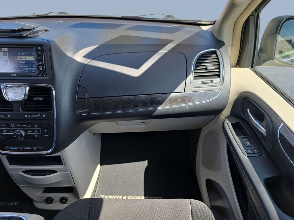 2011 Chrysler Town & Country Touring - Photo 15