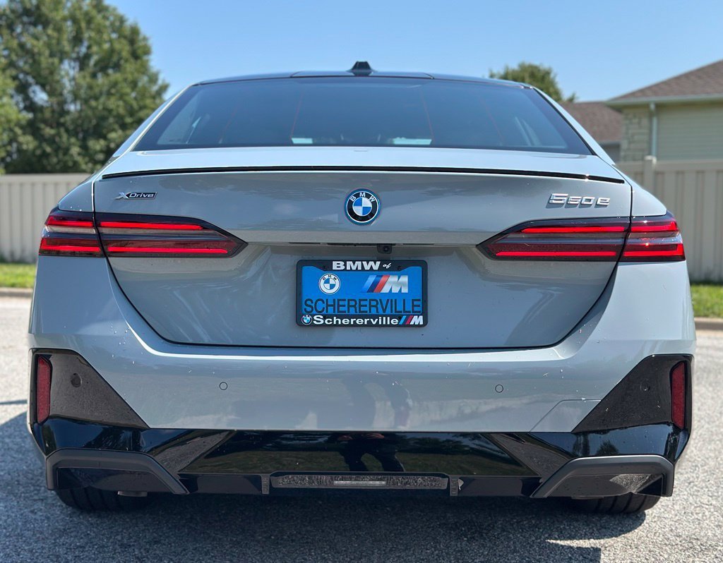 New 2027 Brooklyn Grey Metallic BMW 550e xDrive image 6