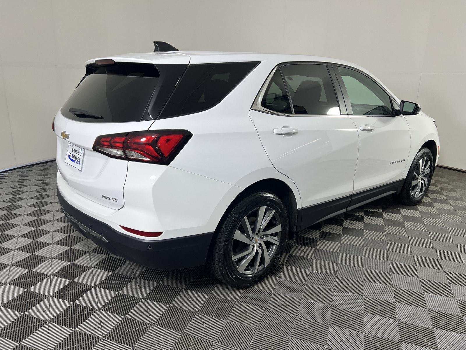Used 2024 Summit White Chevrolet LT image 25