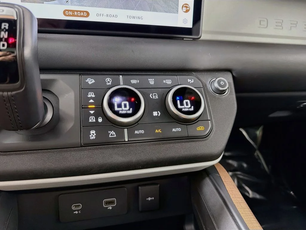 Used 2023 Gray Land Rover X-Dynamic SE image 16