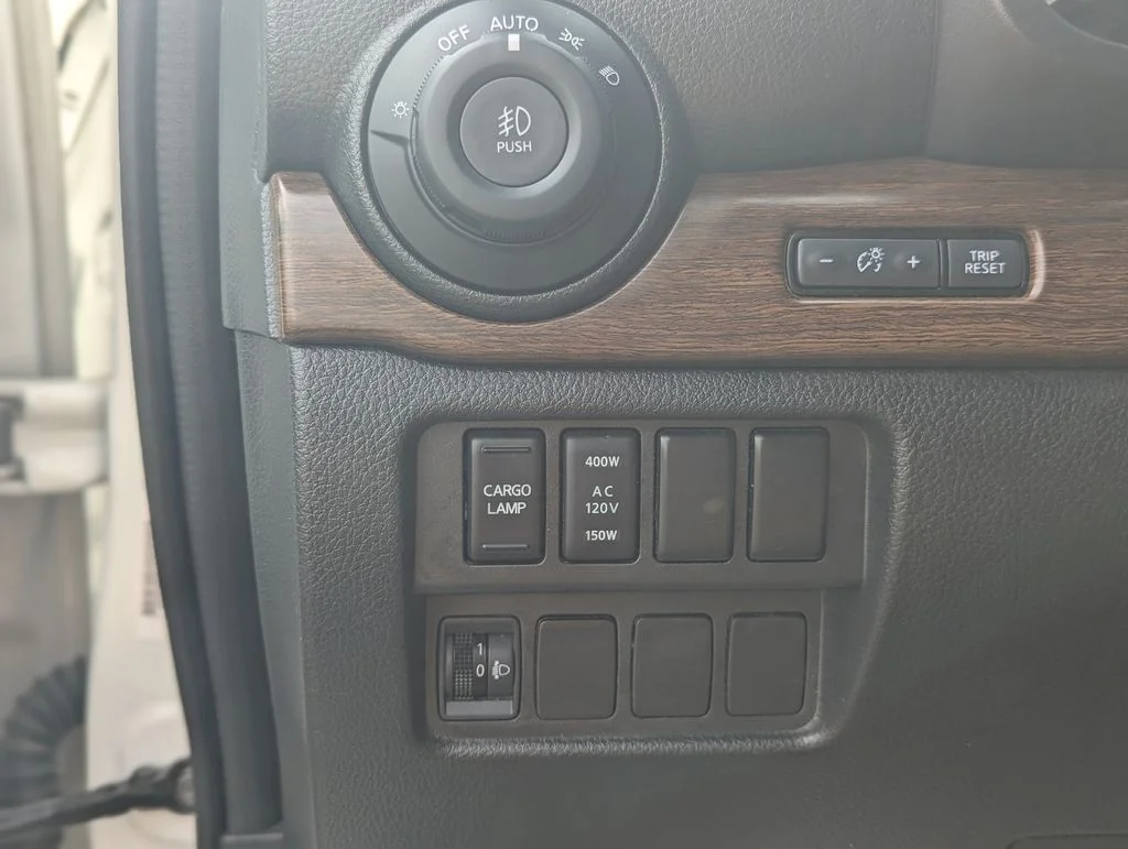Used 2023 White Nissan Platinum Reserve image 26