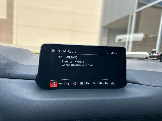 Used 2020 White Mazda Signature image 17