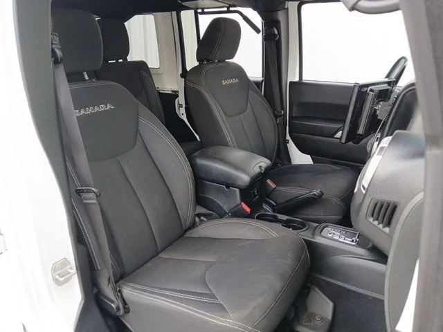 Used 2018 White Jeep Unlimited Sahara image 31
