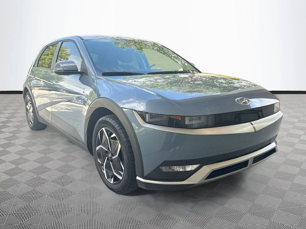 Used 2024 Blue Hyundai SEL image 4