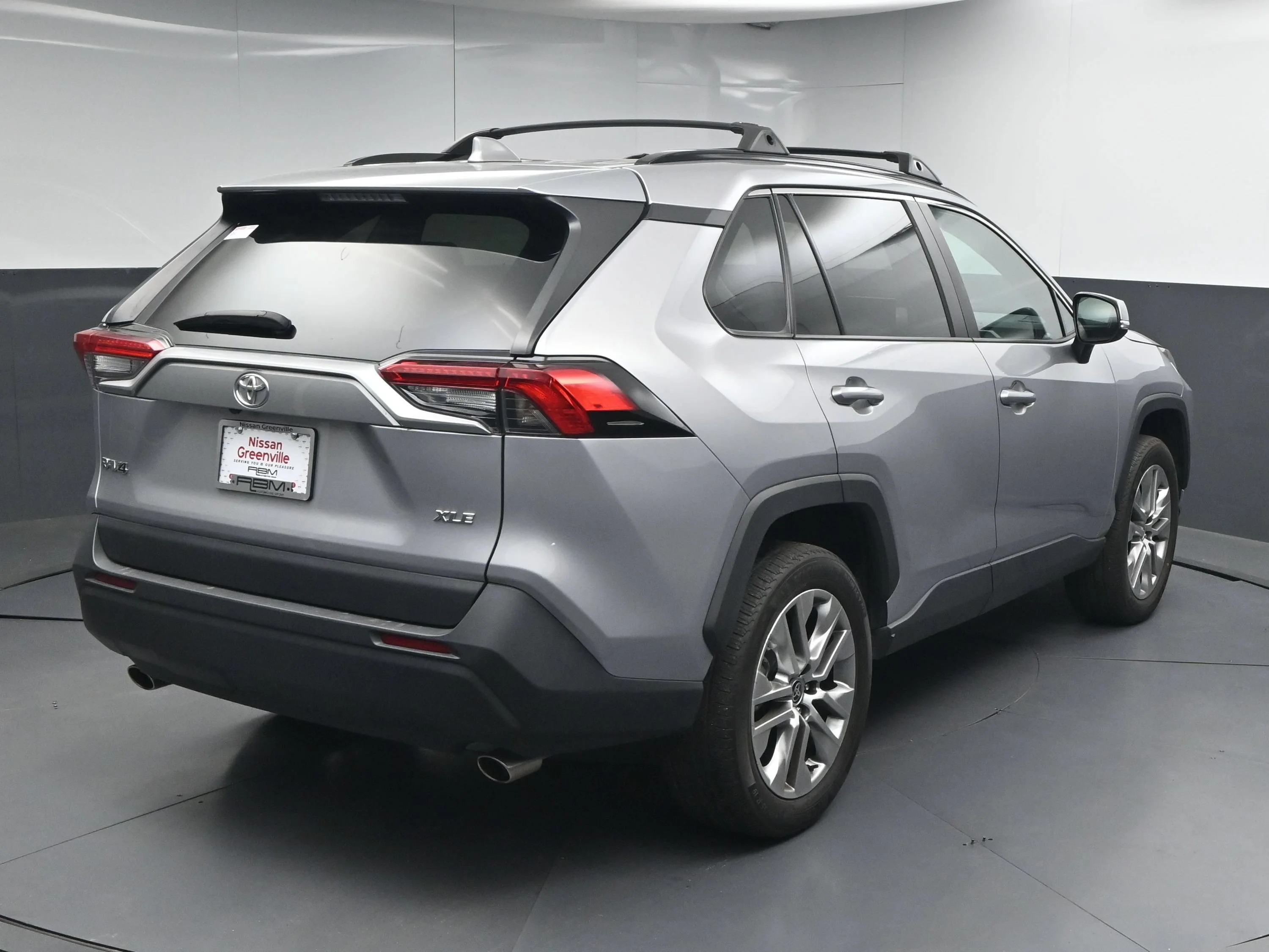 Used 2022 Silver Sky Metallic Toyota XLE Premium image 7