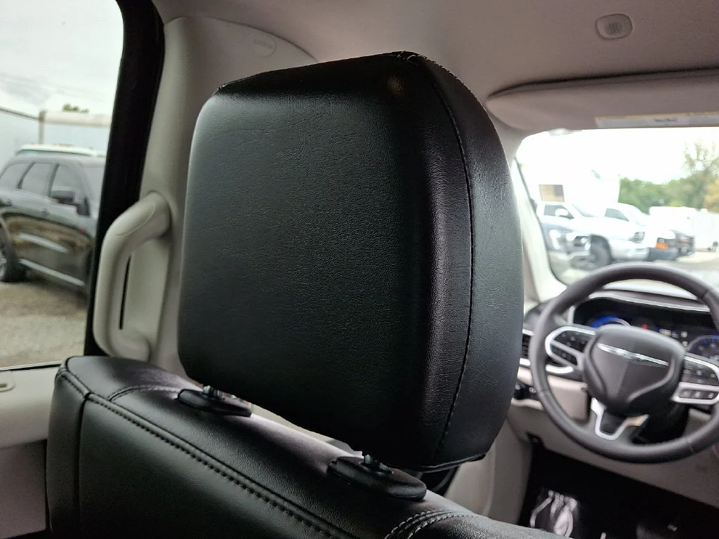 Used 2024 Diamond Black C Chrysler Touring L image 14