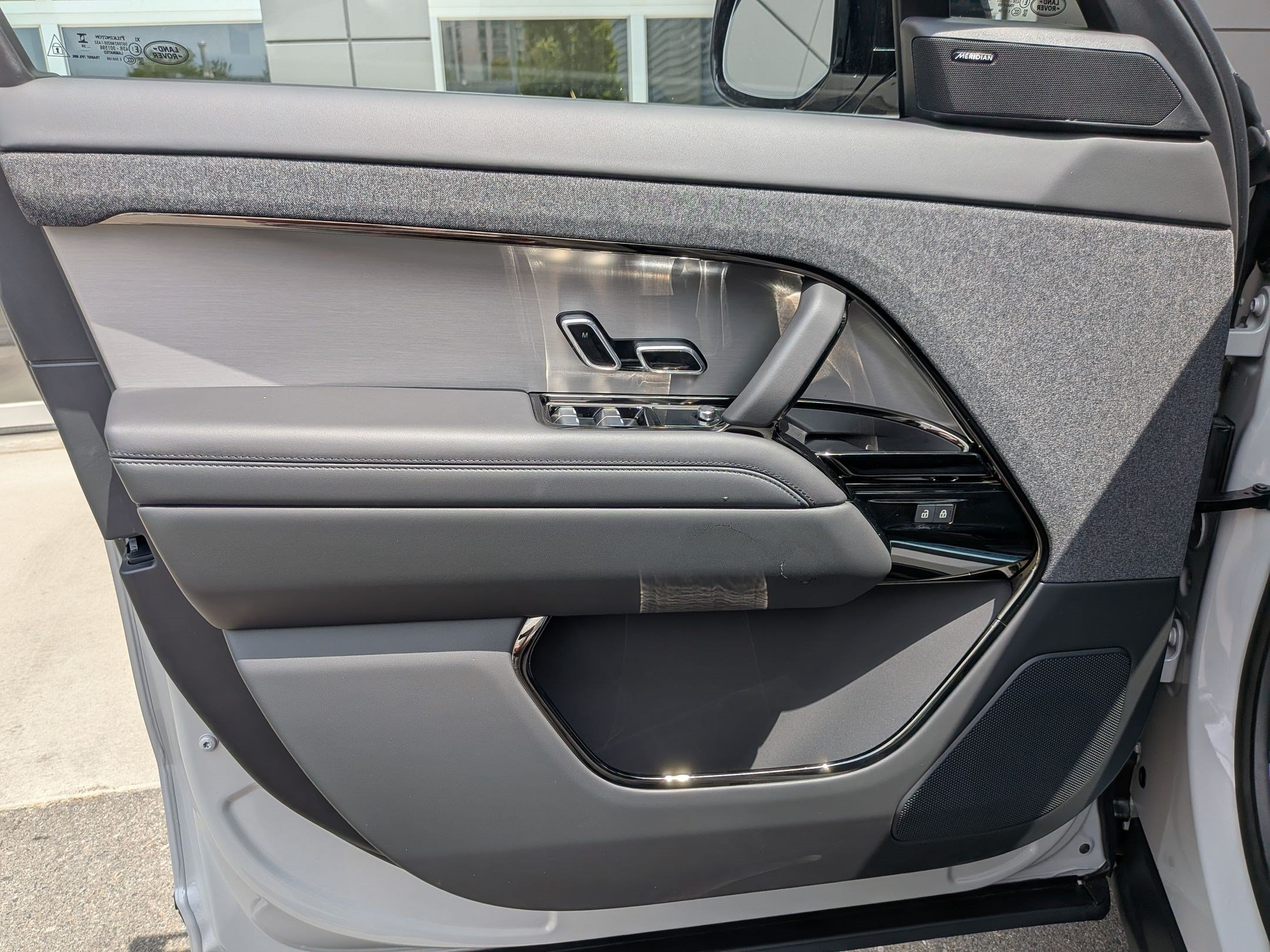 New 2026 Borasco Grey Land Rover P360 SE image 12