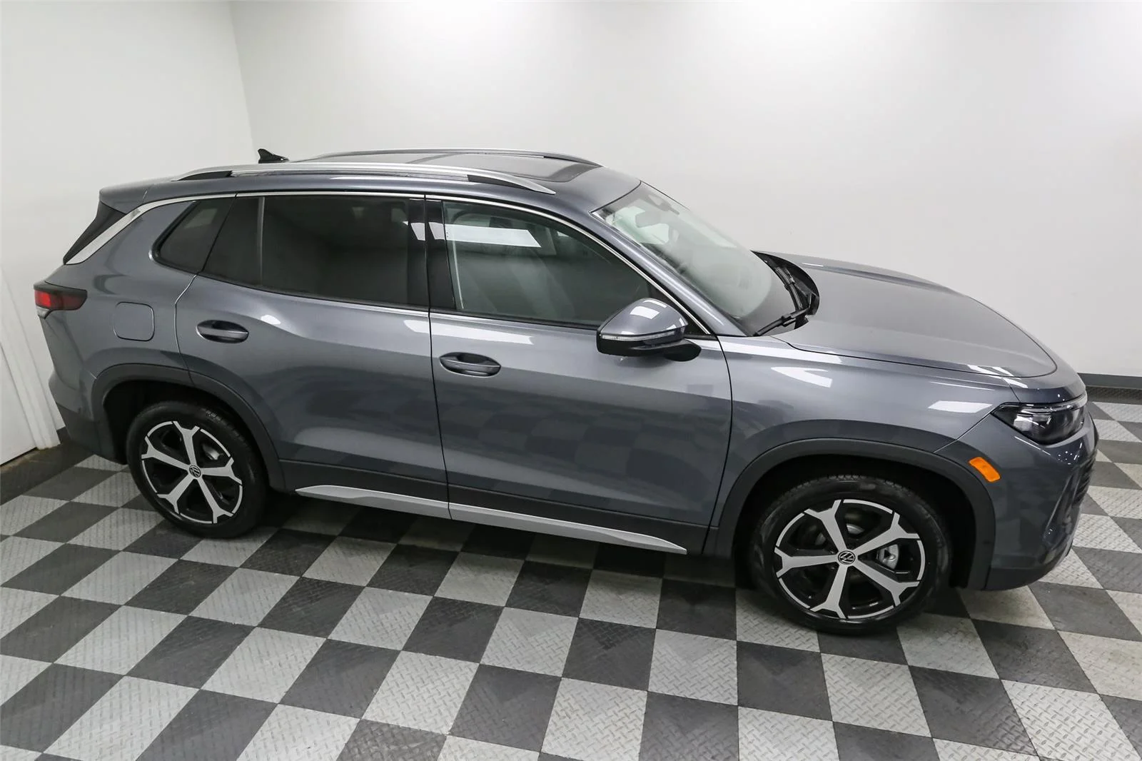 New 2026 Platinum Gray Metallic Volkswagen SE image 5