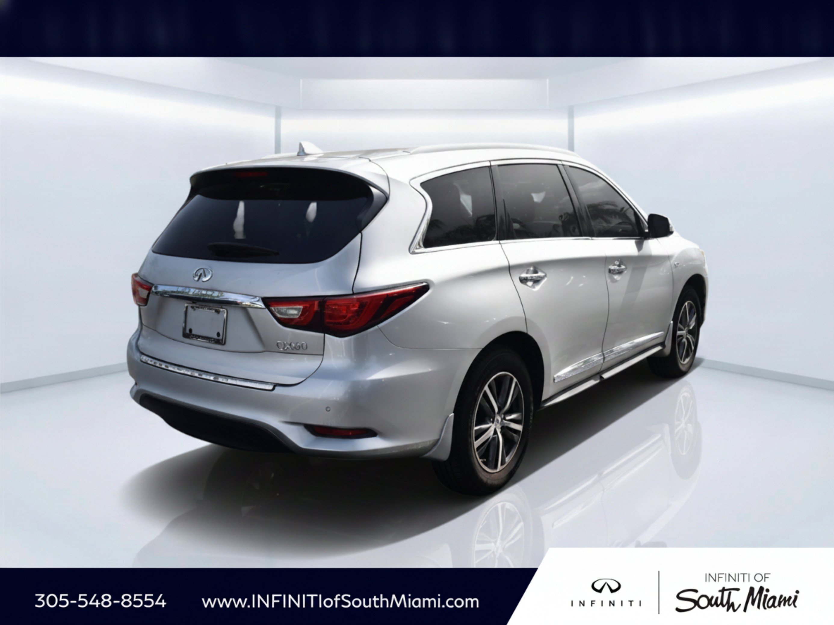 Used 2017 Liquid Platinum INFINITI Base image 4