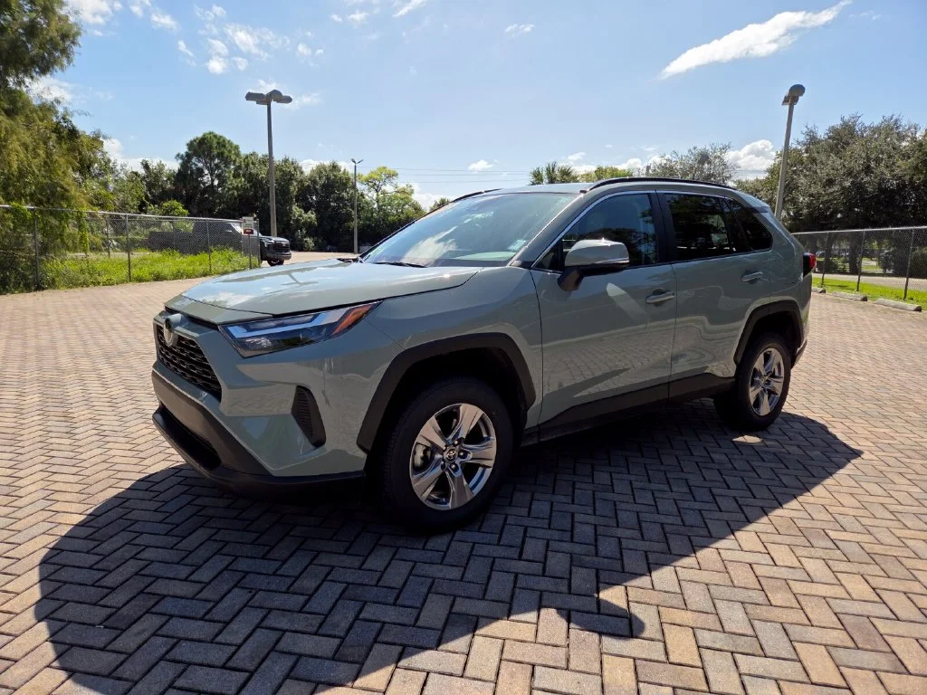 Used 2022 Gray Toyota XLE image 3