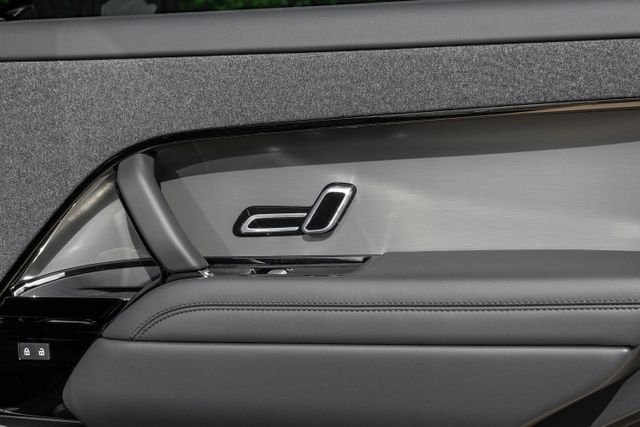New 2026  Land Rover SE image 60