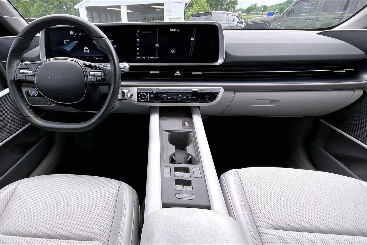 Used 2025 Serenity White Hyundai SEL image 9