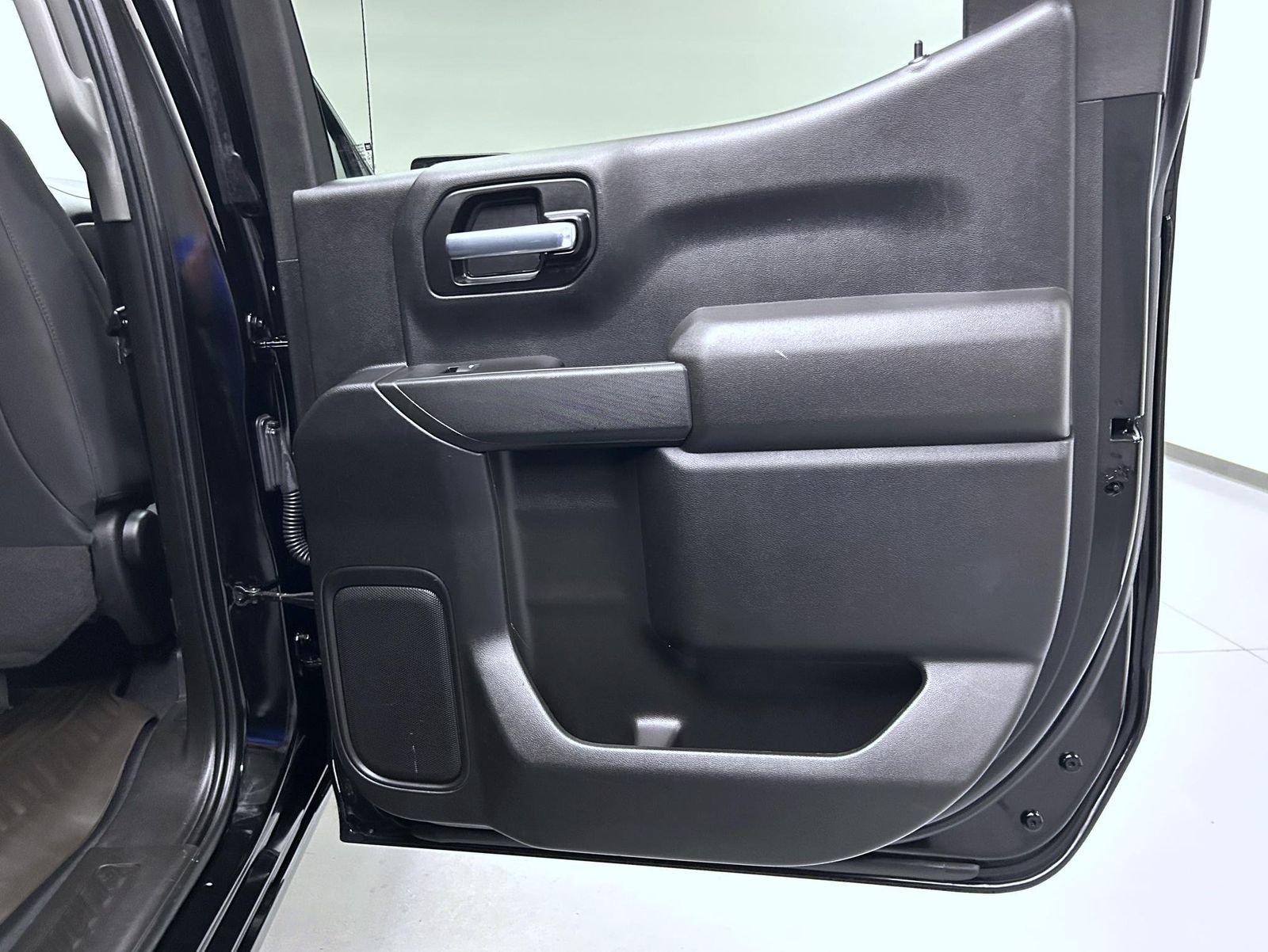 Used 2021 Black Chevrolet Custom image 17