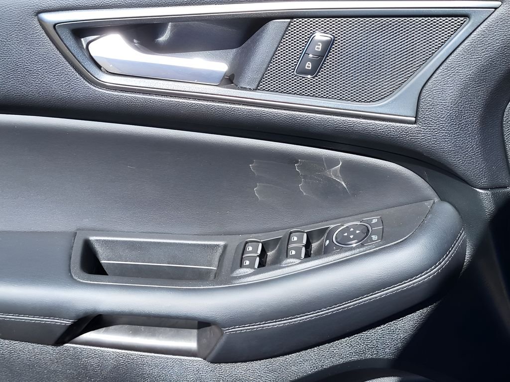 Used 2022 Oxford White Ford SE image 23