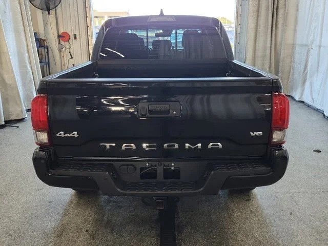Used 2022 Black Toyota SR5 image 10
