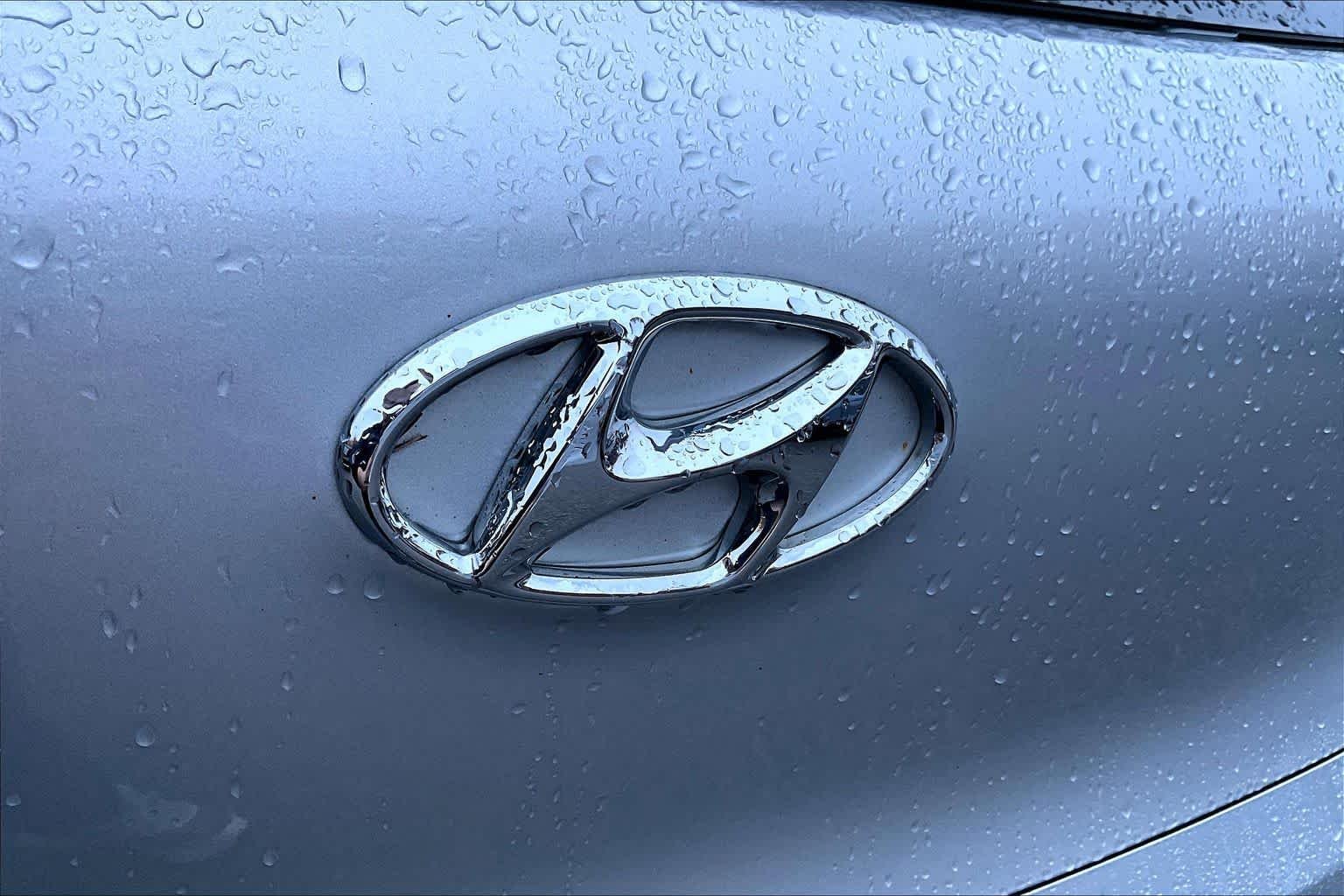 Used 2018 Molten Silver Hyundai SEL image 33