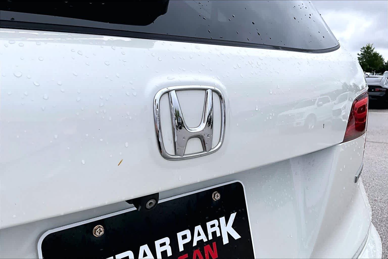 Used 2016 White Diamond Pearl Honda Touring image 31