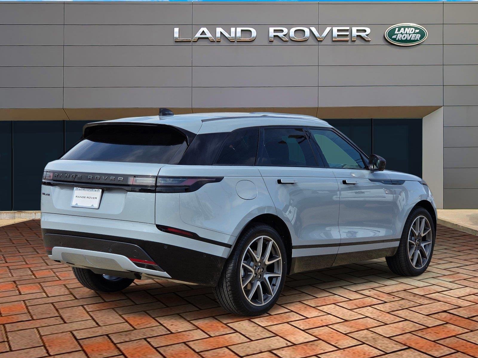 New 2026 Arroios Grey Land Rover Belgravia Edition image 6