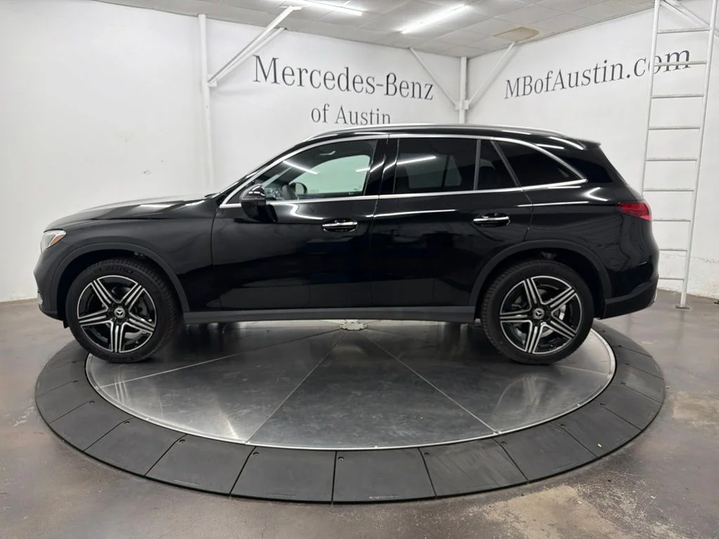 New 2027 Black Mercedes-Benz GLC 300 image 4