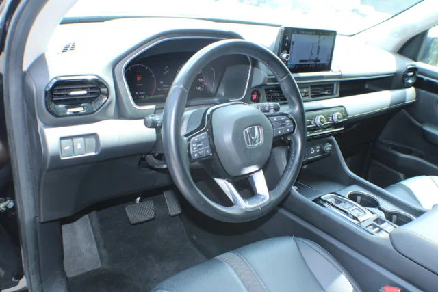 Used 2023 Crystal Black Pearl Honda Touring image 6