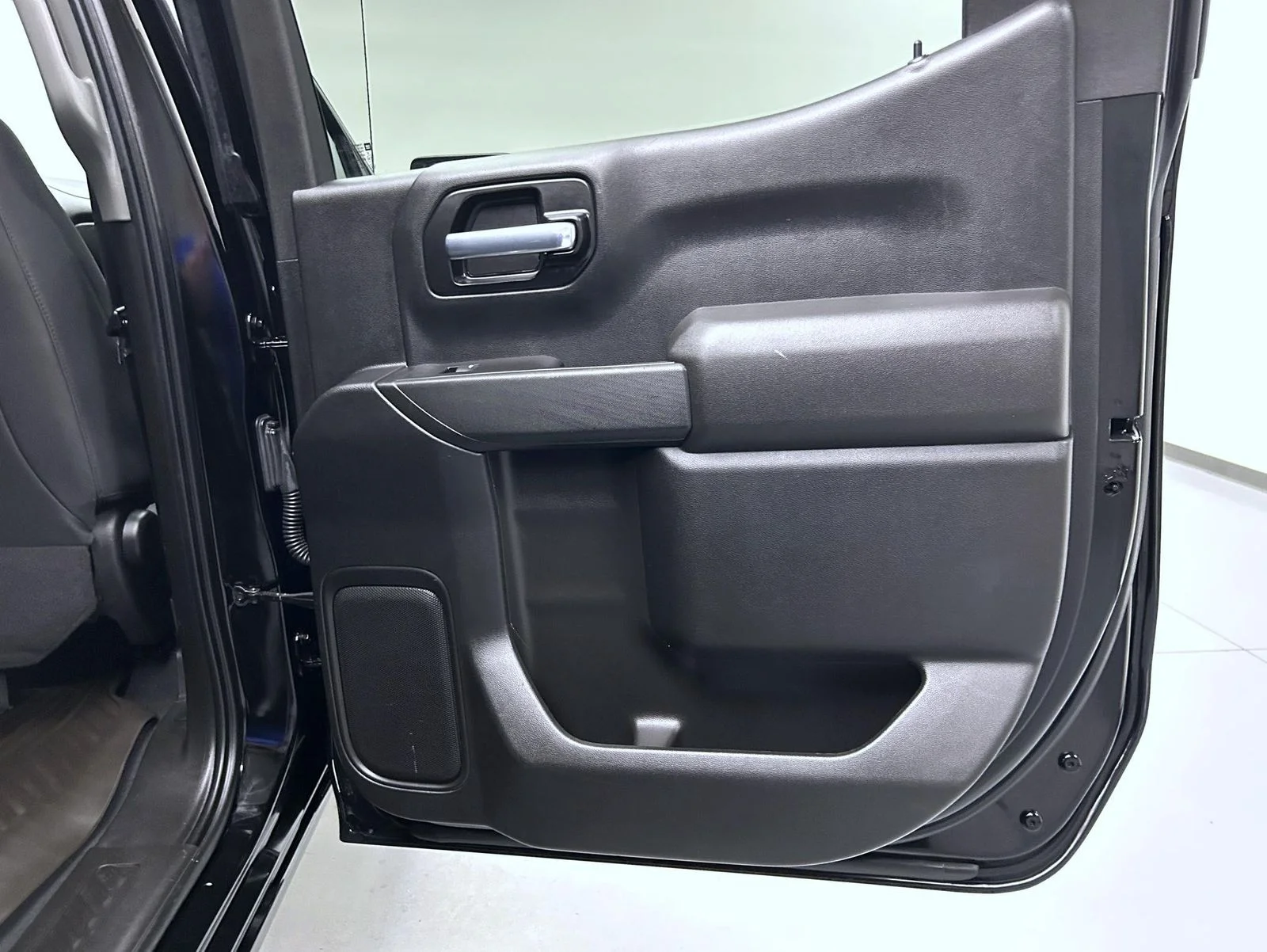 Used 2021 Black Chevrolet Custom image 17