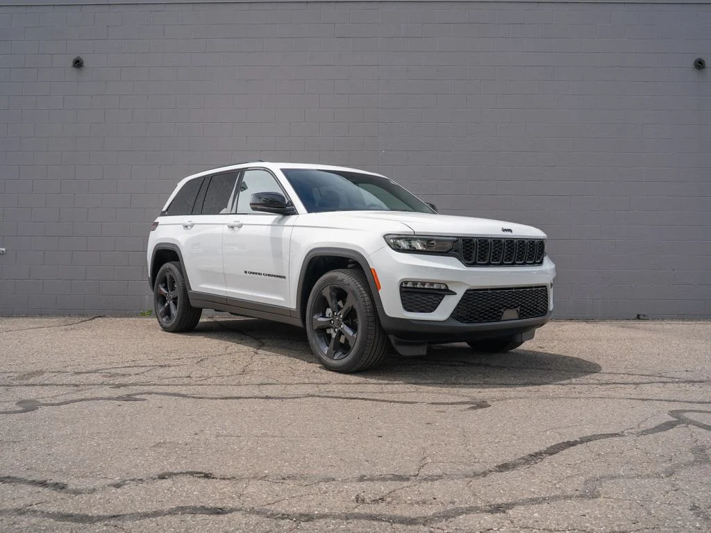 Used 2024 White Jeep Limited image 9