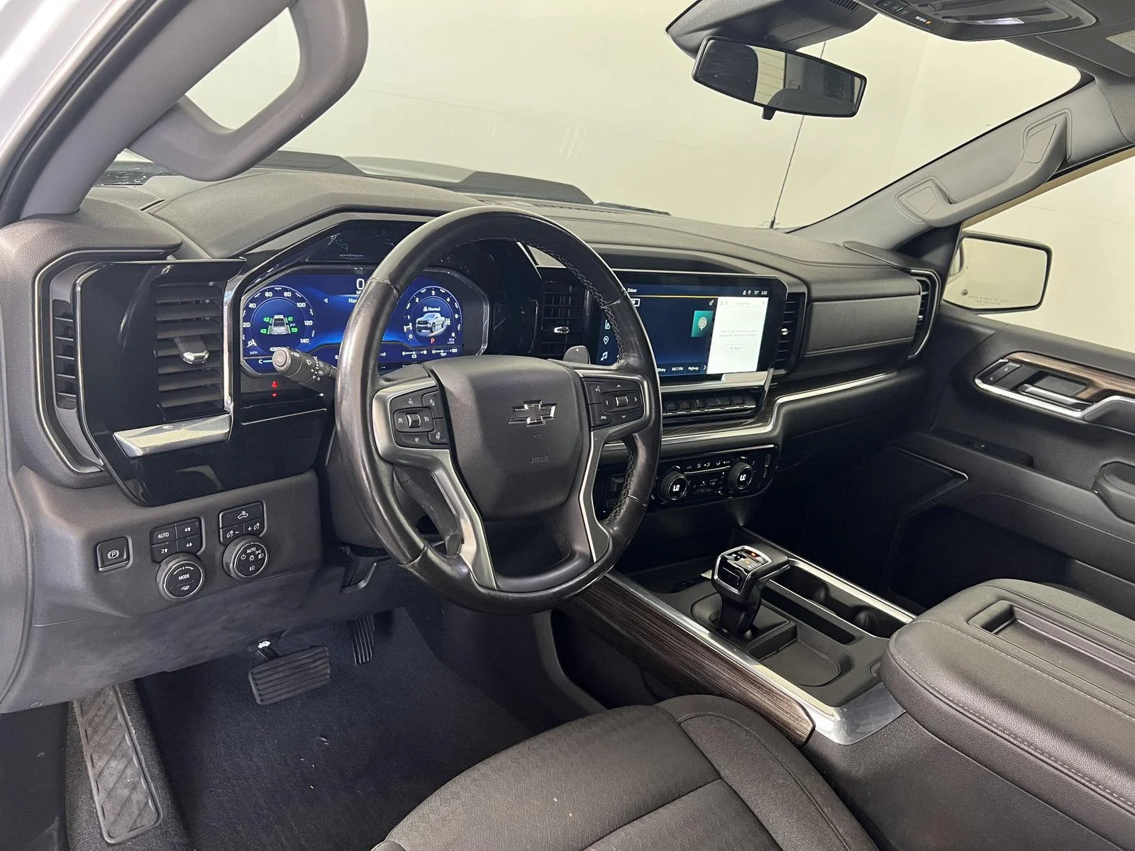 Used 2022 SUMMIT WHITE Chevrolet LT Trail Boss image 4