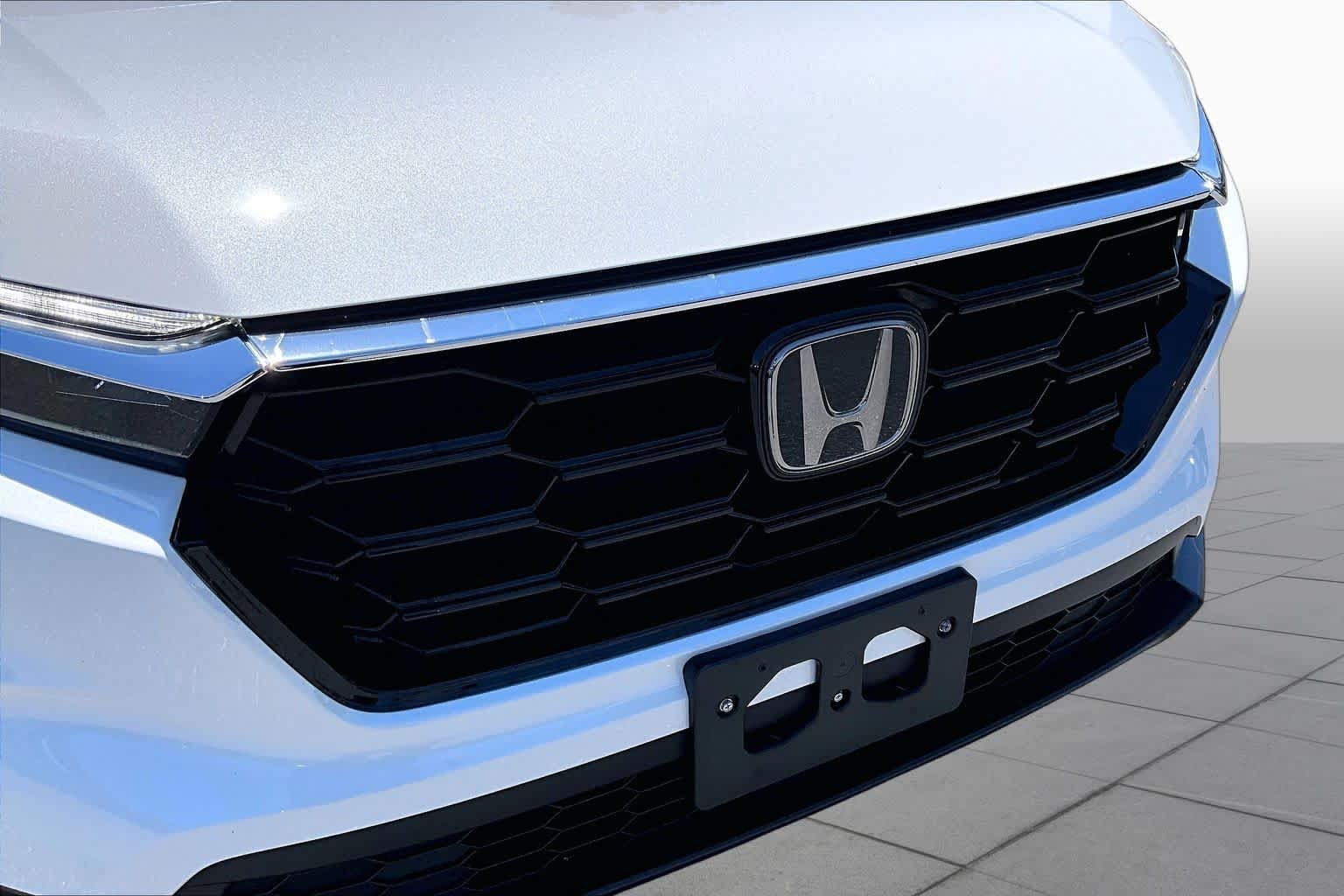 Used 2025 Platinum White Pearl Honda EX image 30