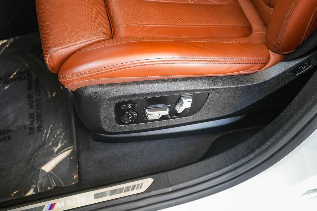 Used 2022 White BMW M50i image 21