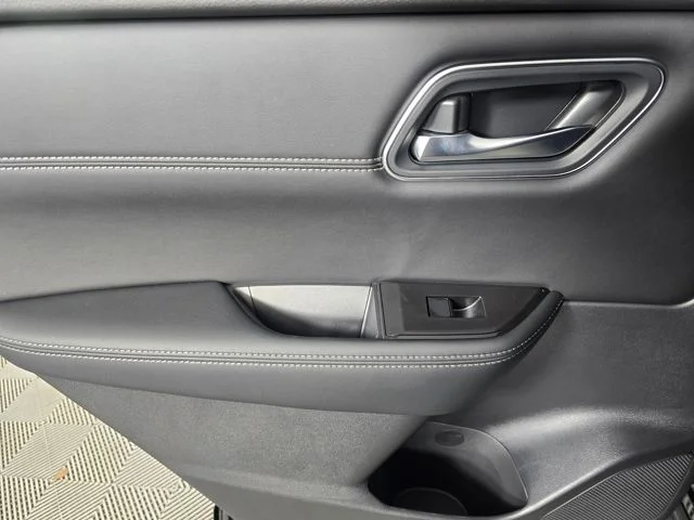 New 2026 Black Nissan Platinum image 17