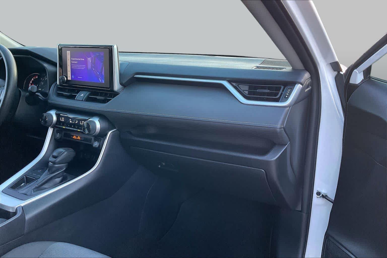Used 2025 Ice Cap Toyota XLE image 18