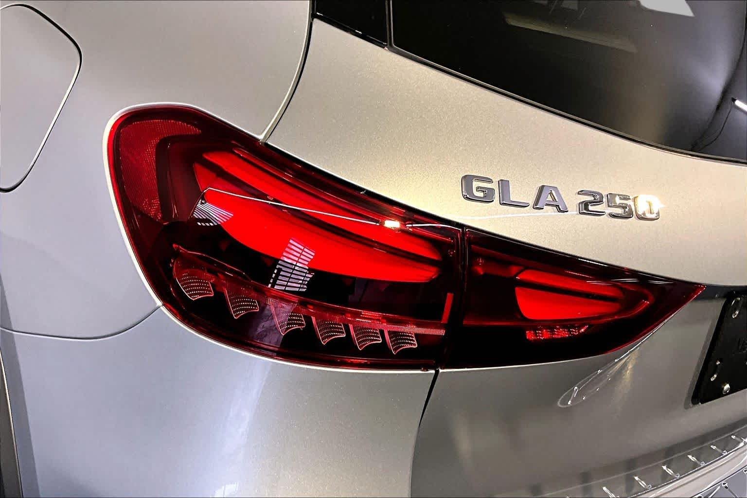 New 2026 Cirrus Silver Metallic Mercedes-Benz GLA 250 image 5