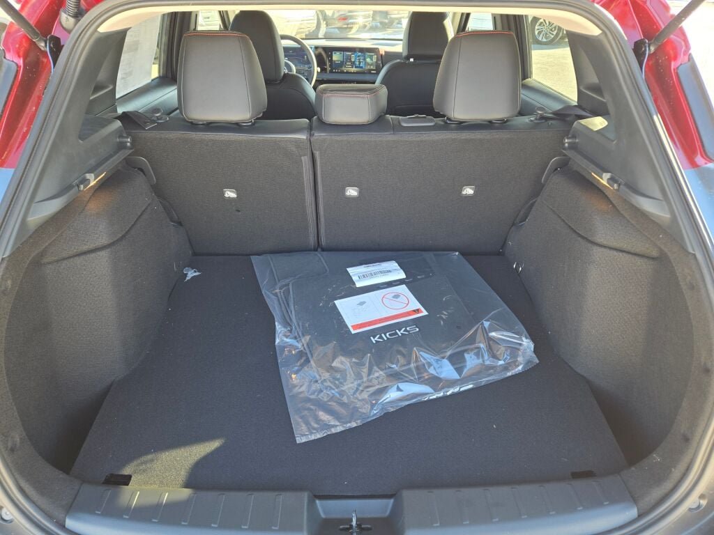 New 2026 Gun Metallic / Scarlet Ember Tintcoat Two-tone Nissan SR image 14