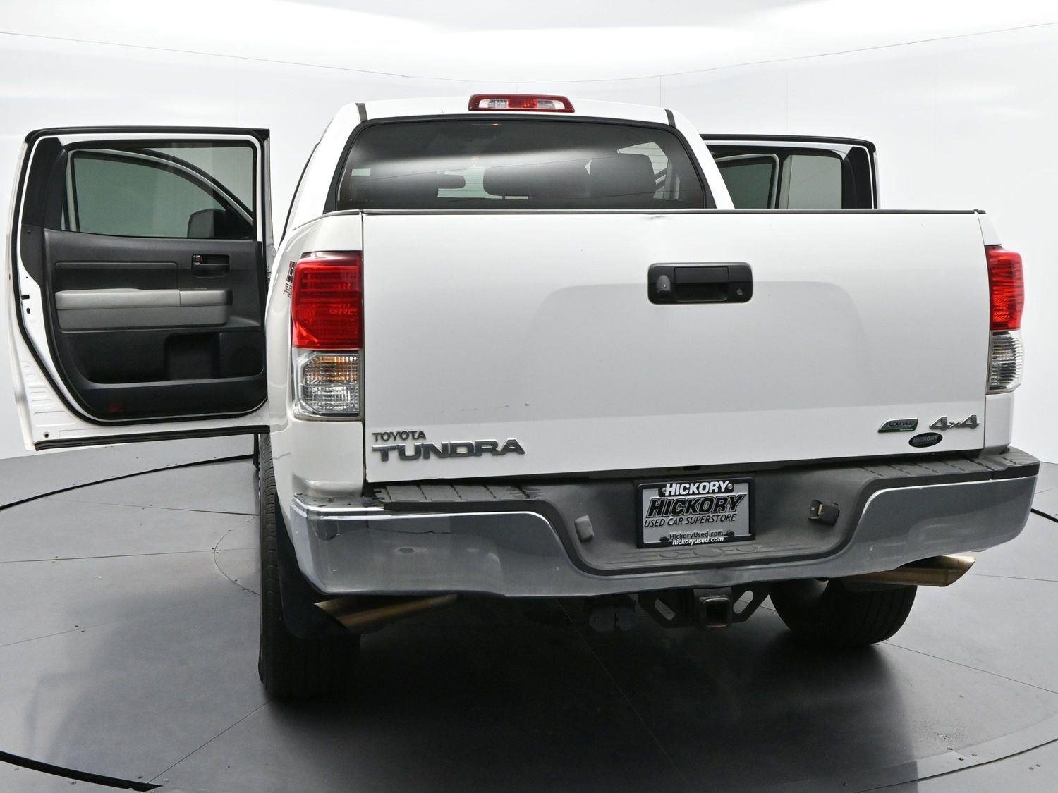Used 2013 Super White Toyota Grade image 38