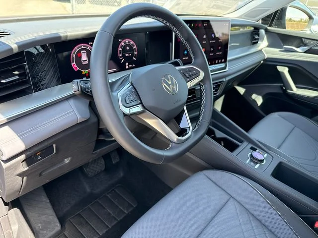 New 2026 Deep Black Pearl Volkswagen 2.0T SE image 41