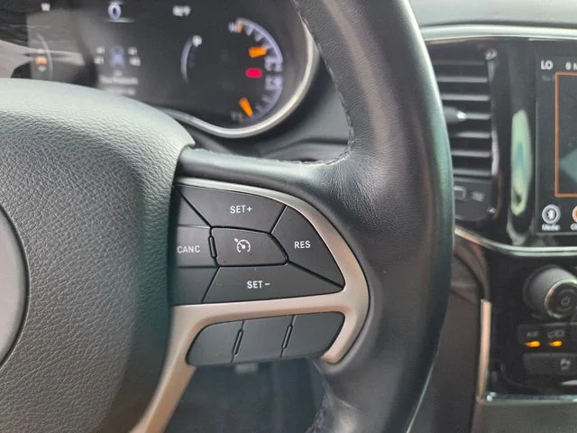 Certified Used 2022 White Jeep Laredo X image 28