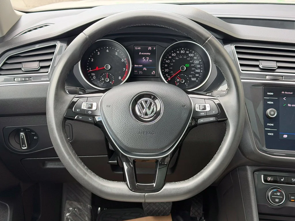 Used 2020 White Volkswagen 2.0T SE image 17