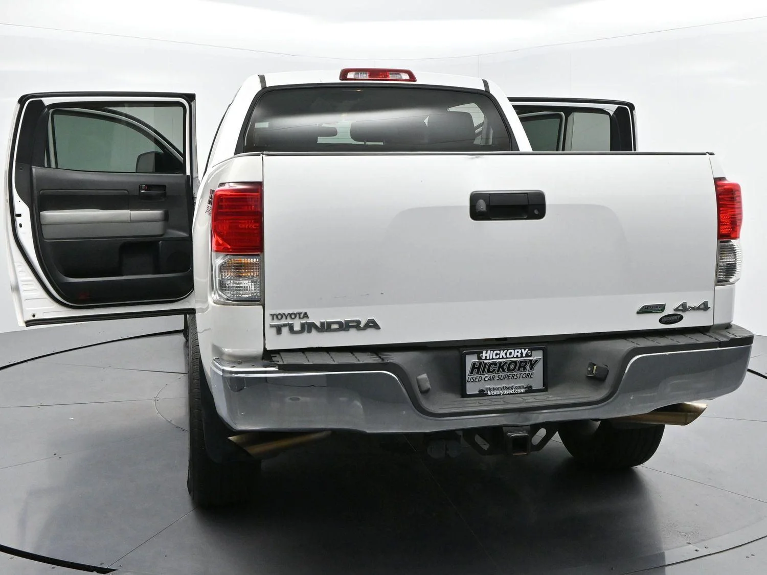 Used 2013 Super White Toyota Grade image 38