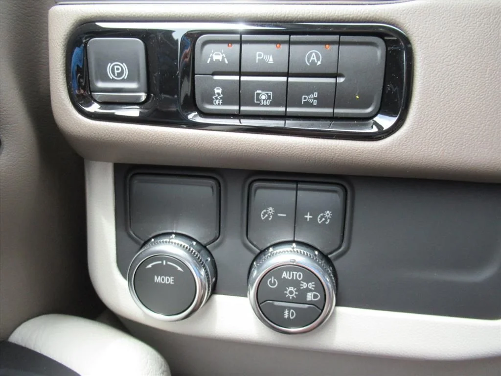 Used 2026 White GMC Denali image 22
