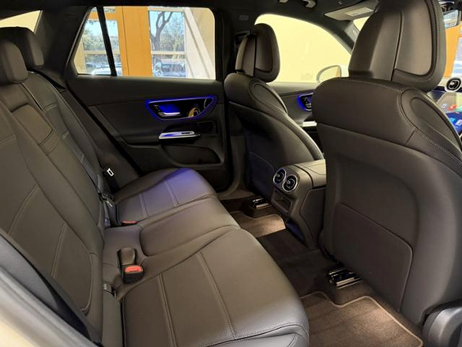 Certified Used 2025 Polar White Mercedes-Benz SUV image 20