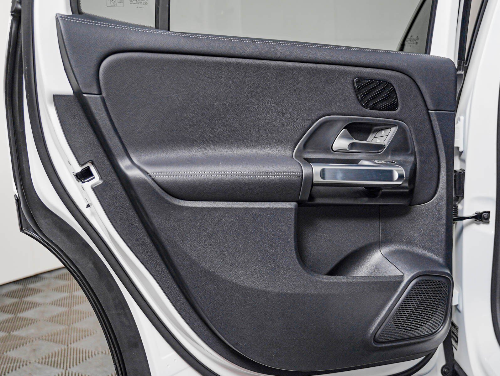 New 2026 Polar White Mercedes-Benz GLB 250 image 21