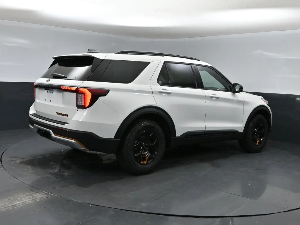 New 2026 White Ford Tremor image 2