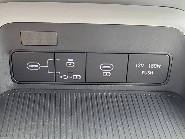 Used 2025 White Hyundai SEL image 25