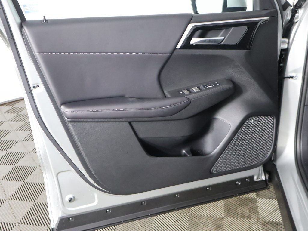 New 2026 Silver Mitsubishi SE image 25