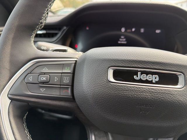 New 2026 Bright White Clear-Coat Exterior Paint Jeep Altitude image 21