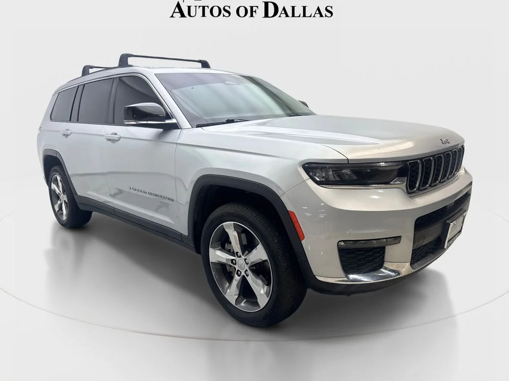 Used 2022 Silver Jeep Limited image 4