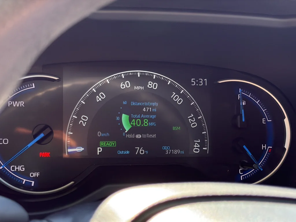 Used 2025 White Toyota XLE image 23