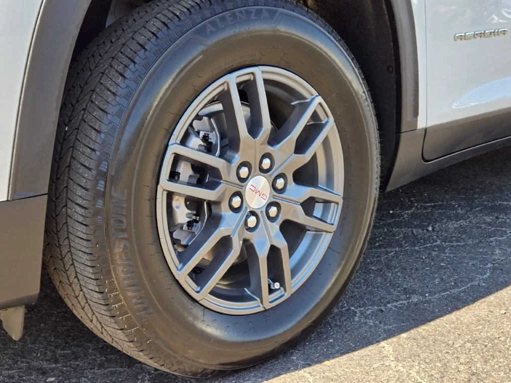 Used 2025 White GMC Elevation image 22