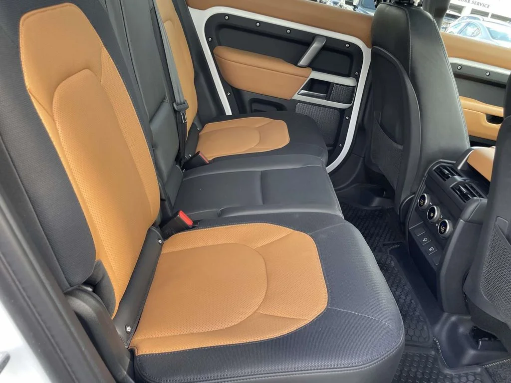 2024 Land Rover Defender X-Dynamic SE - Photo 18